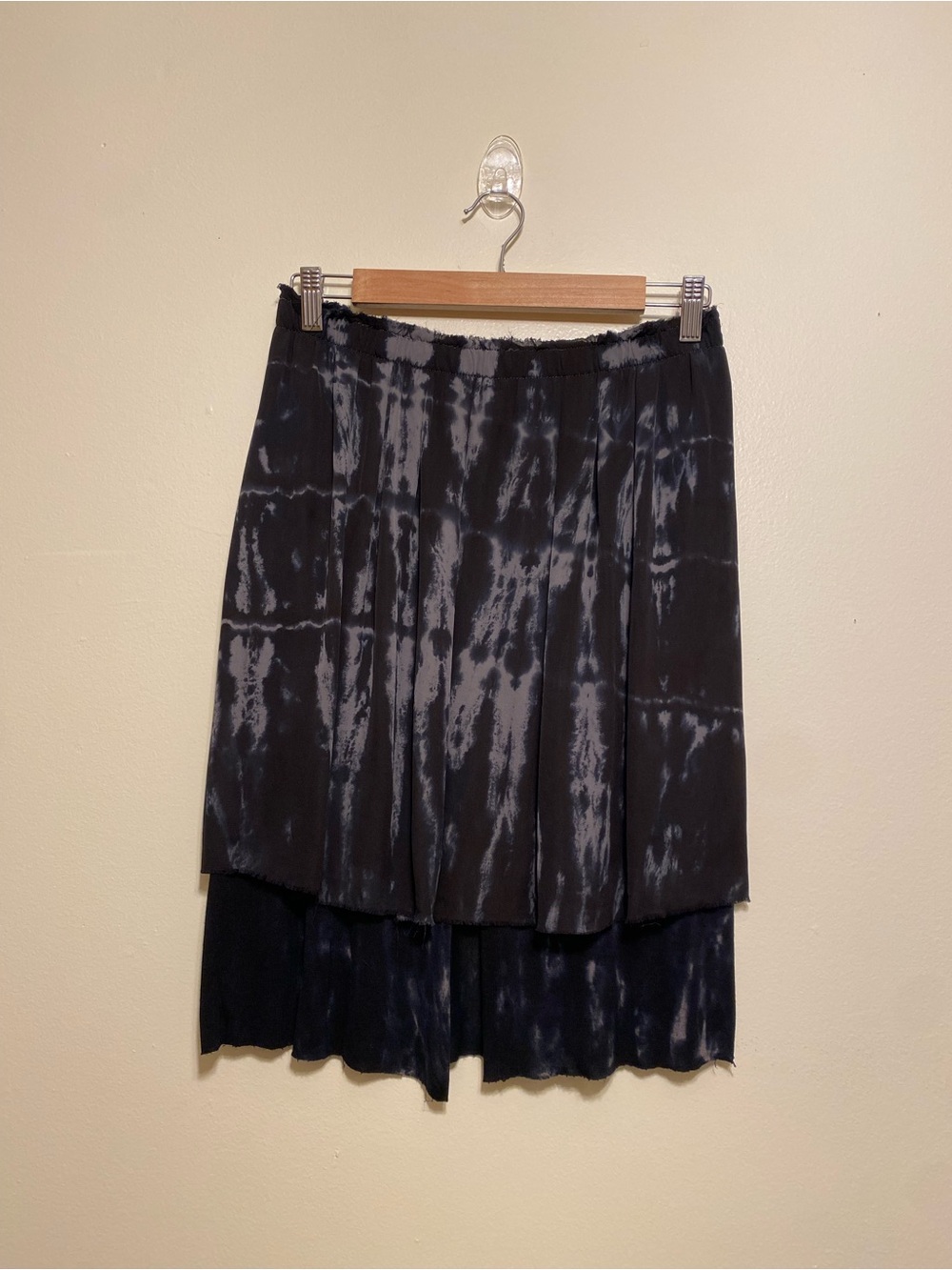 Raquel Allegra Silk Black and Gray Tie-Dye High-Low Tiered Skirt. Size 0